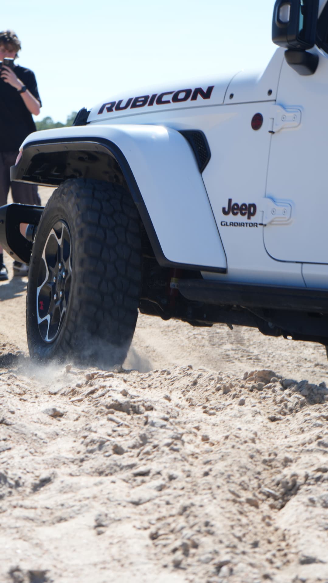 Jeep Gladiator front tyre digging into sand
