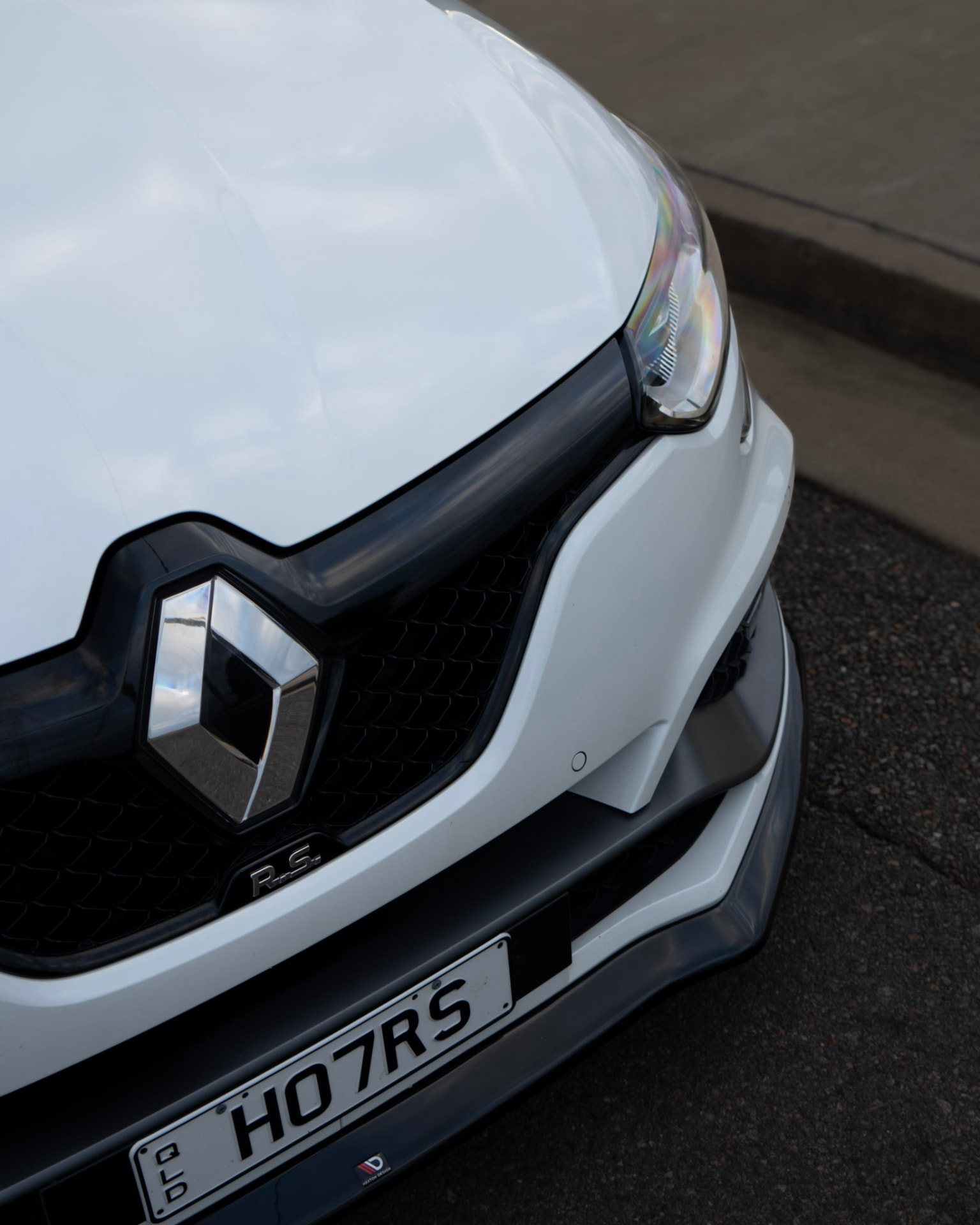 Renault Megane RS front grille, badge and splitter