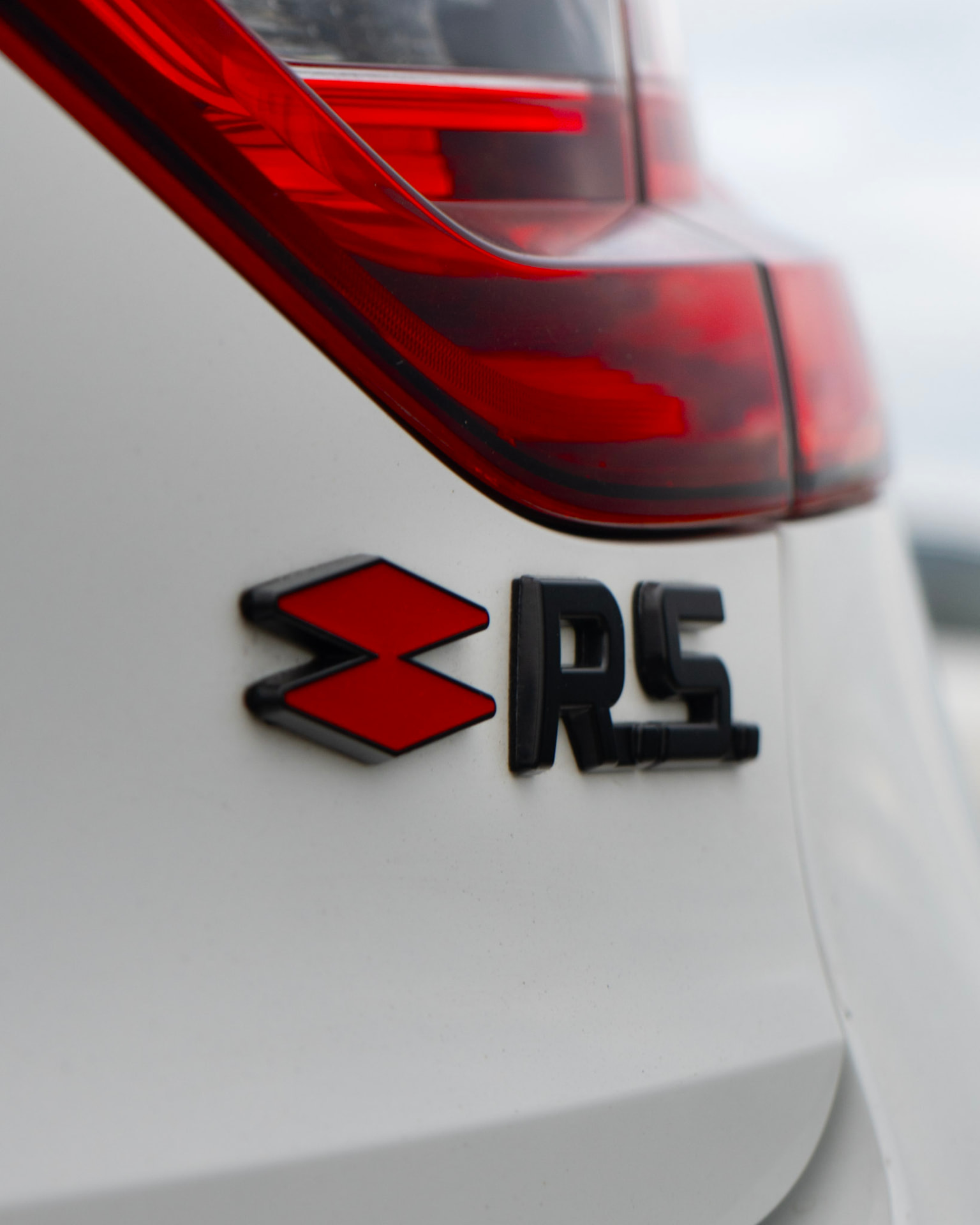 Renault Sport RS badge beside the tail light