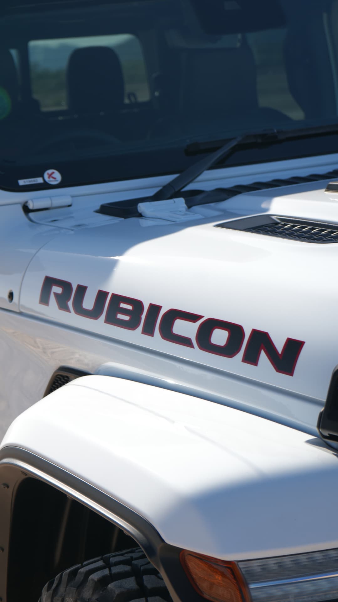 Rubicon bonnet decal on the white Jeep Gladiator