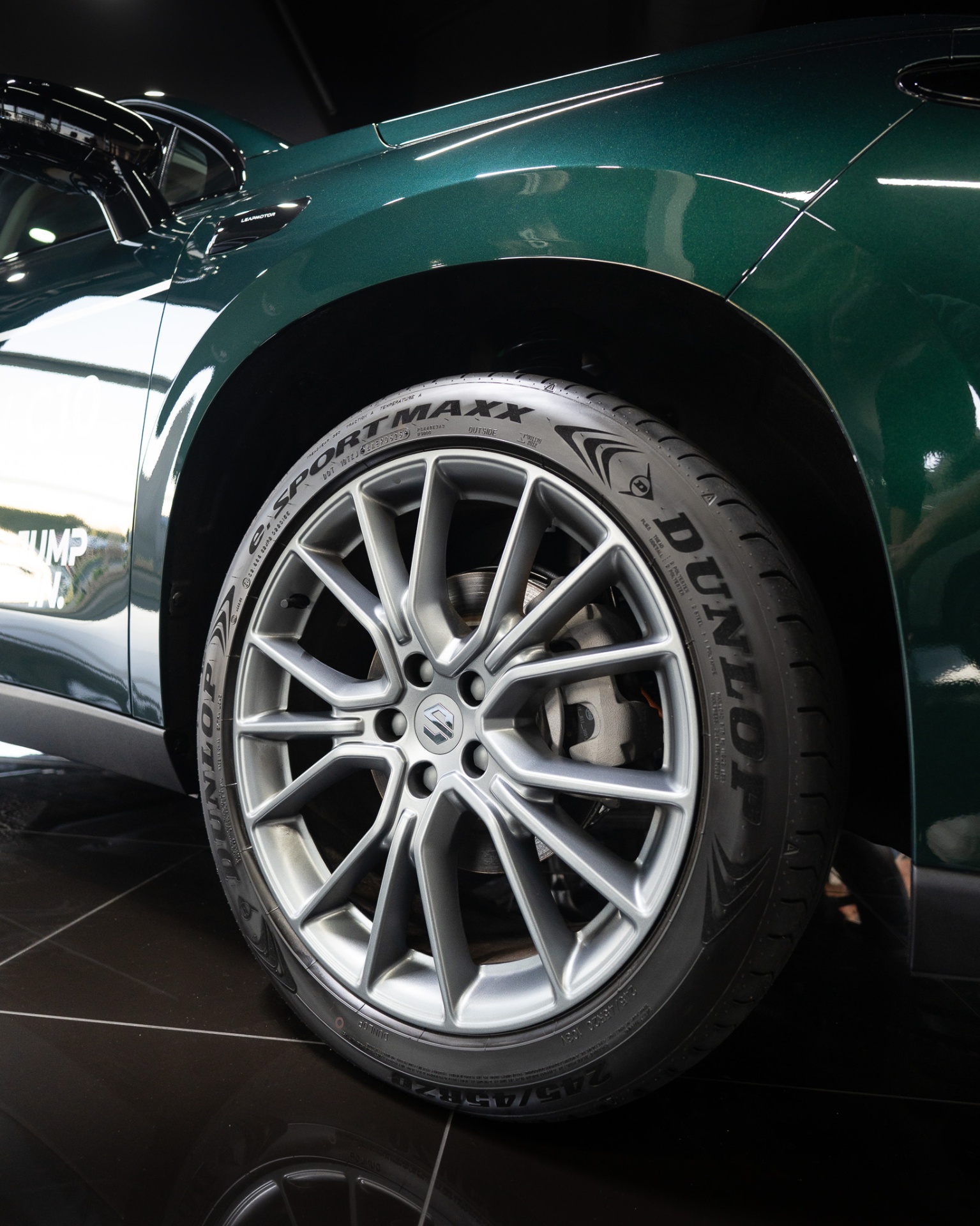 Leapmotor C10 alloy wheel and Dunlop Sport Maxx tyre